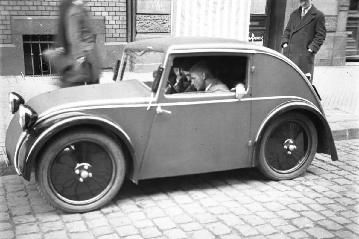 The production model of the Standard Superior, 1933.